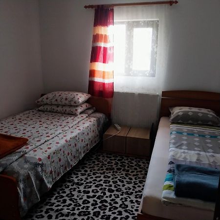 Casa Andreea Hotel Novaci-Străini Eksteriør billede