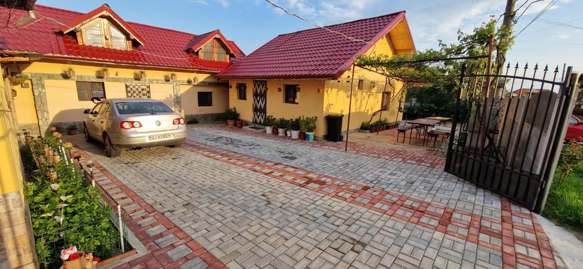 Casa Andreea Hotel Novaci-Străini Eksteriør billede