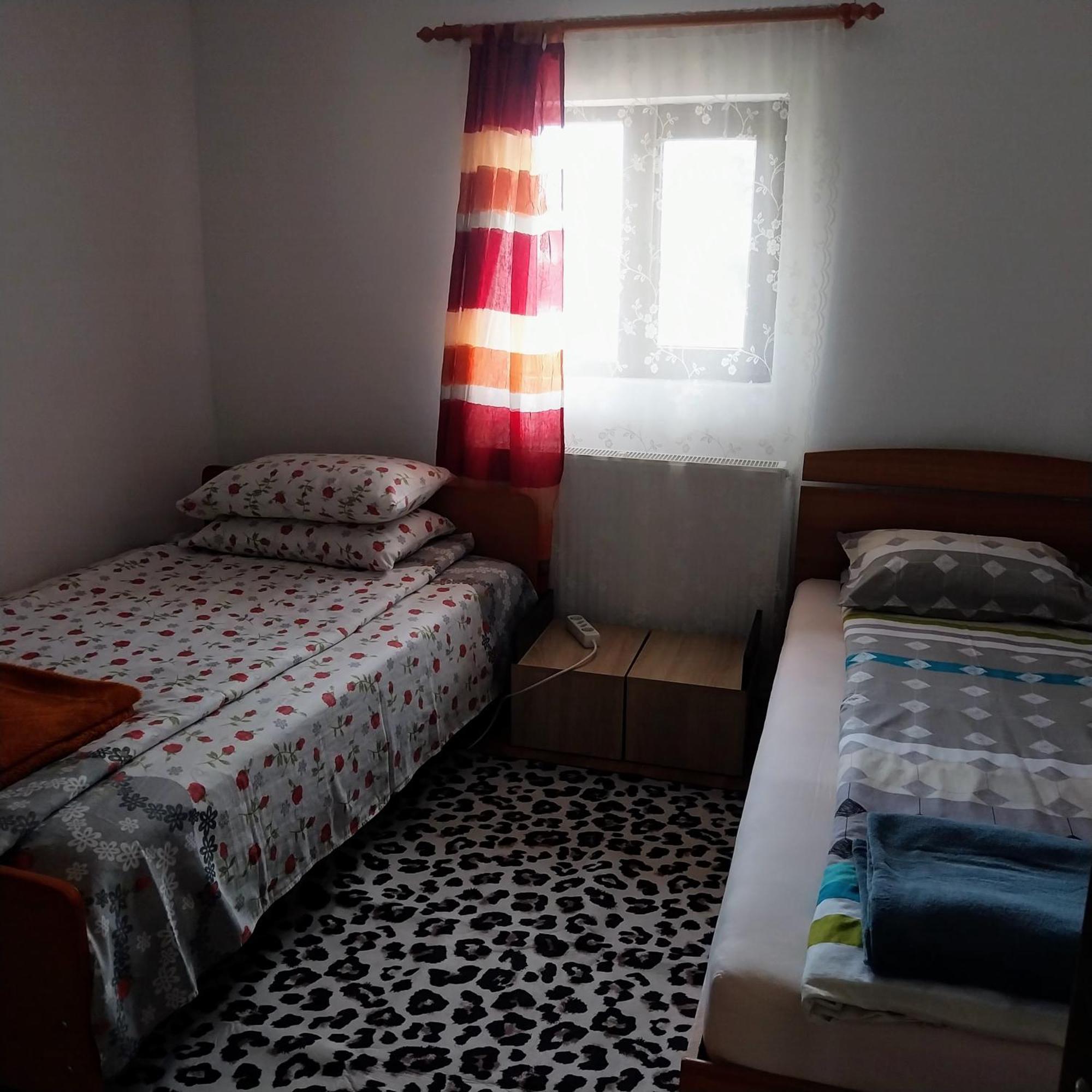 Casa Andreea Hotel Novaci-Străini Eksteriør billede