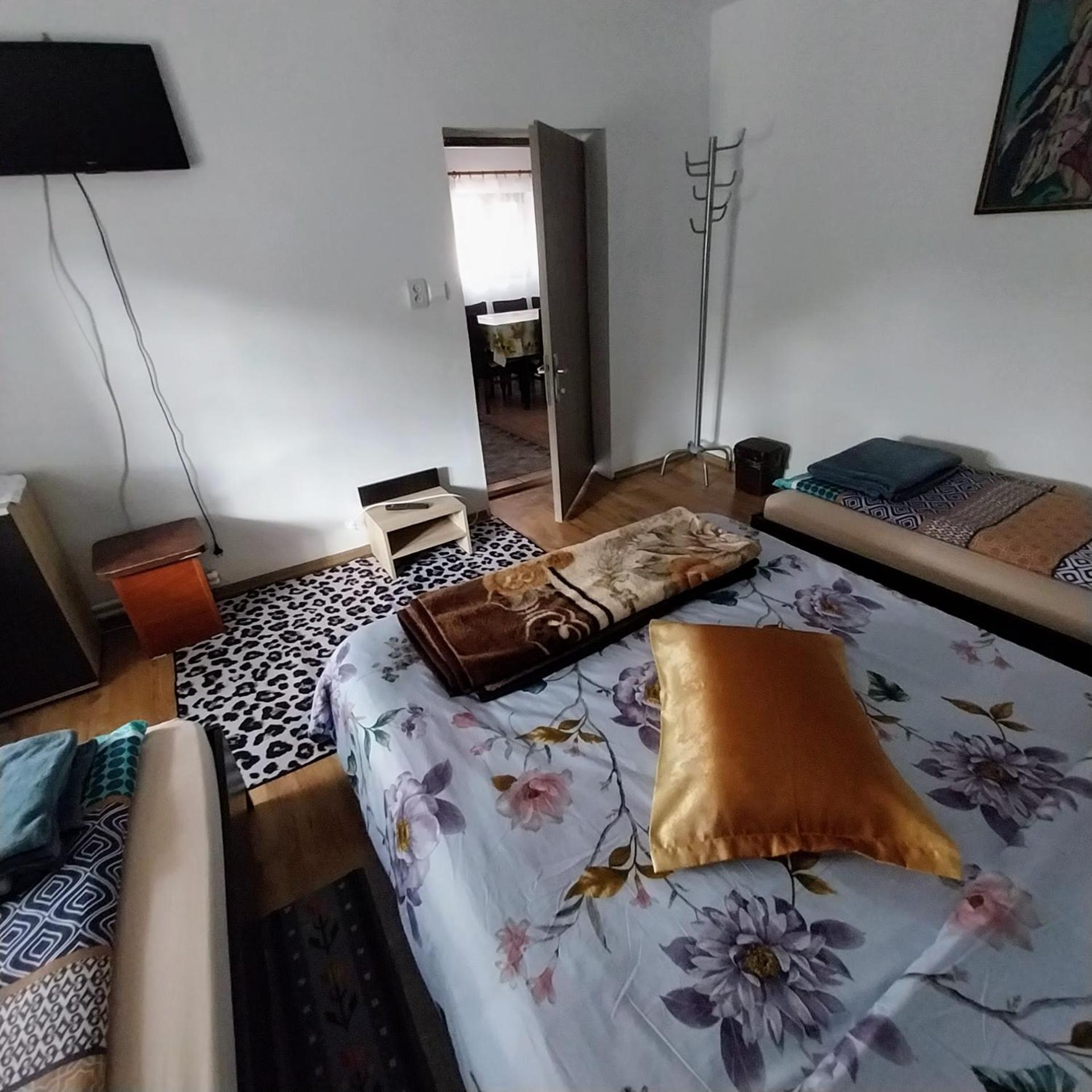 Casa Andreea Hotel Novaci-Străini Eksteriør billede